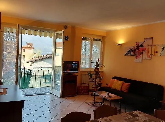 Casa Amarela Apartment Gravedona